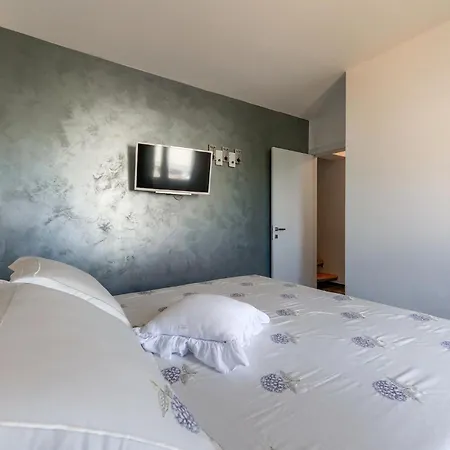 Moonstone Задар