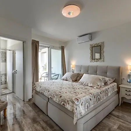 Moonstone Задар