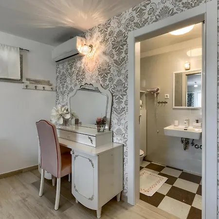 Moonstone Задар