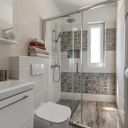 Moonstone Задар